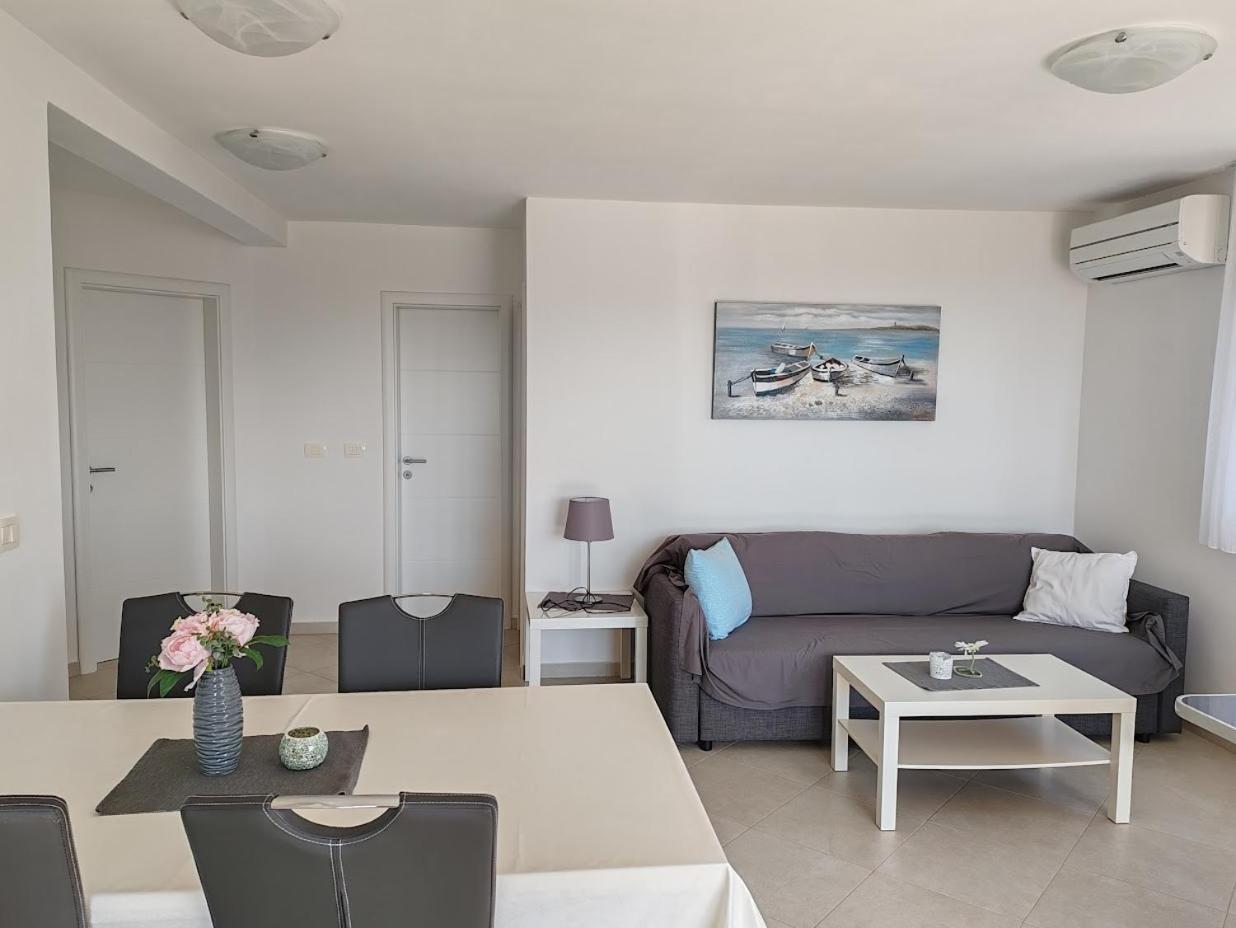 Apartments Oleander Lovrecica-Residence With Pool Exterior photo