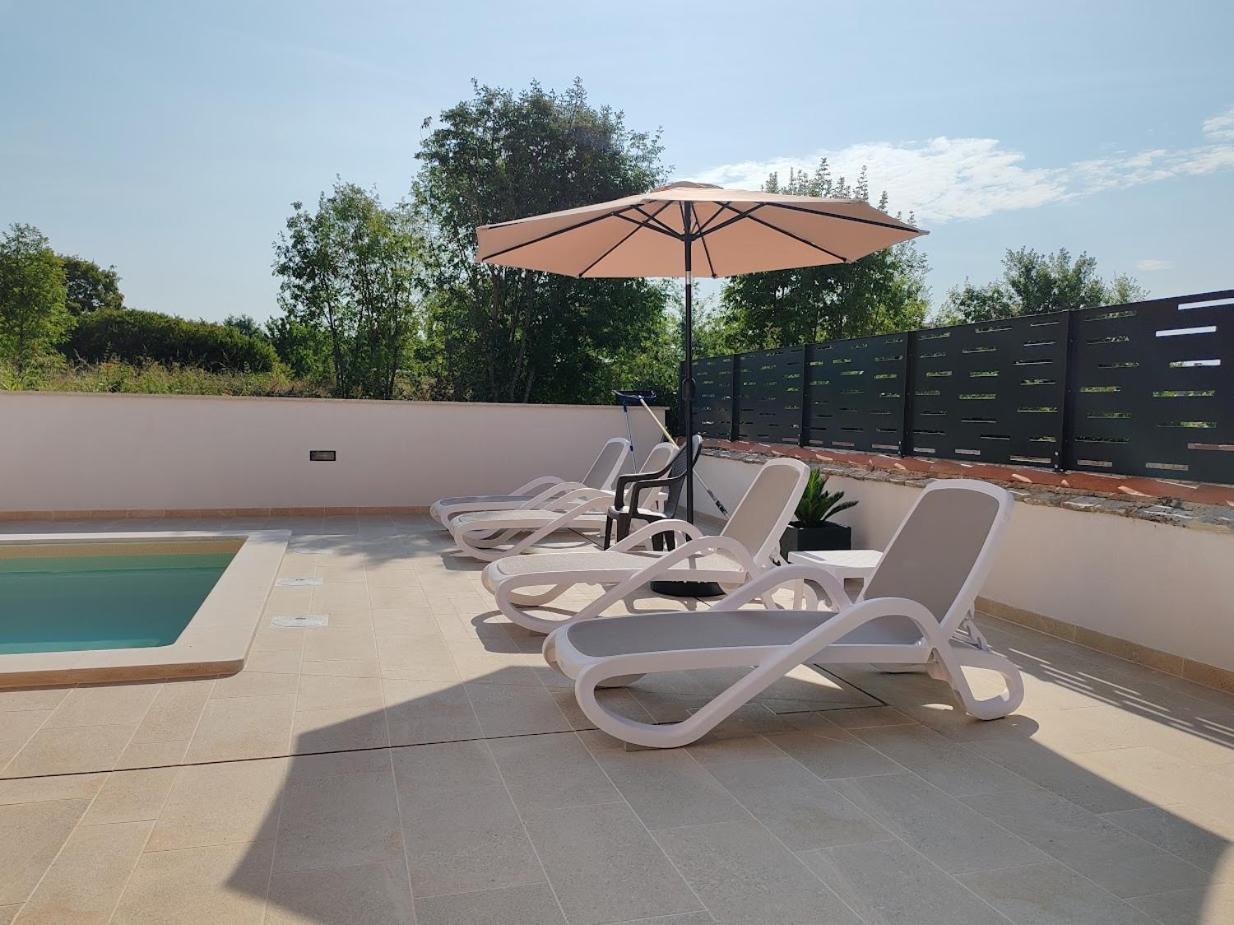 Apartments Oleander Lovrecica-Residence With Pool Exterior photo